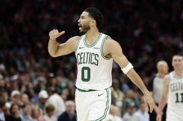 爱游戏下载-比肩乔詹科杜！塔图姆30岁前季后赛得分突破3000分 NBA历史第5人